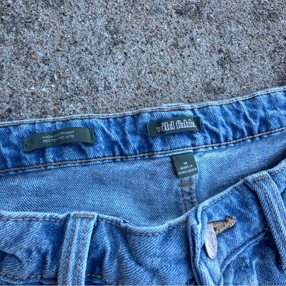 Wild Fable High-Rise Straight Leg Light Wash Jeans - Picture 4 of 6